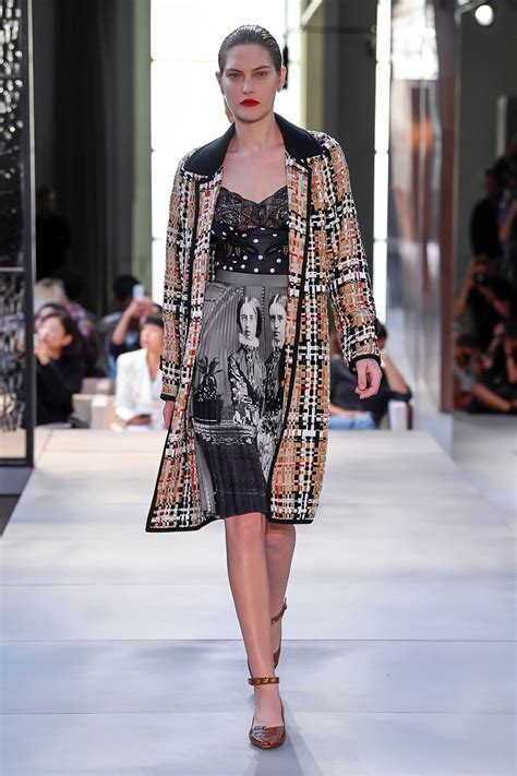 ealstici burberry|burberry 134 look runway.